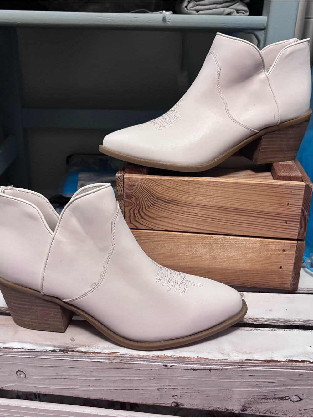 Women's Cream Ankle Western Boots Size 9